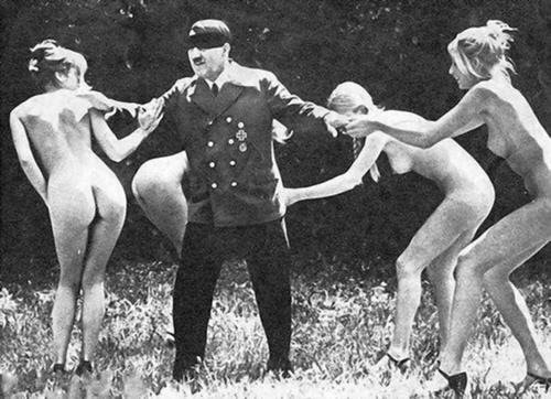 【※画像あり※】ヒトラーの変態エロエロ趣味を証明する写真が発見される！！　←ガチでクッソワロた。。。・1枚目