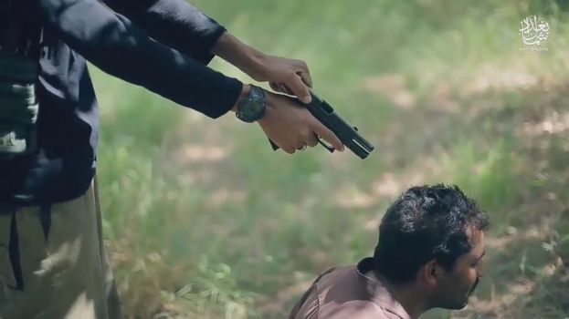 【閲覧注意】ISISのハンドガンにより処刑動画、全てを諦めた男の表情がキツい・・・・・(画像、動画)・7枚目