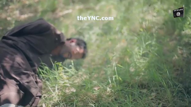 【閲覧注意】ISISのハンドガンにより処刑動画、全てを諦めた男の表情がキツい・・・・・(画像、動画)・13枚目