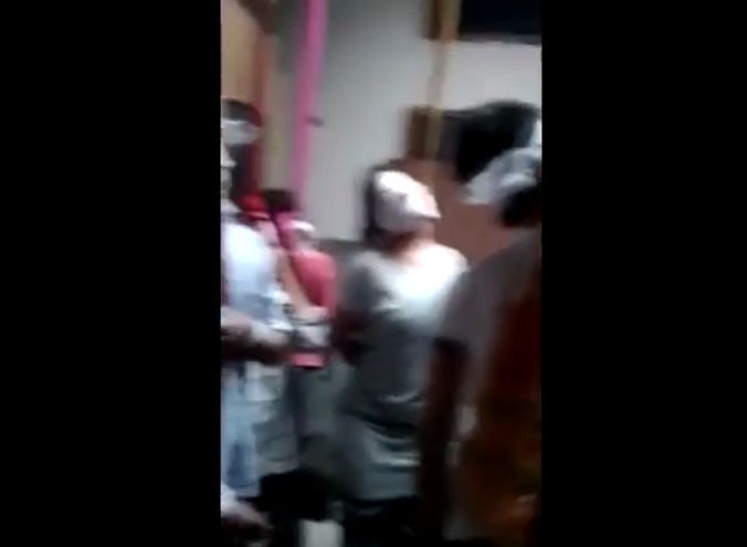 【衝撃】インドデリー北部で起こった家族11人集団首吊り、子供5人含むってマジかこれ・・・・・(画像、動画)・2枚目