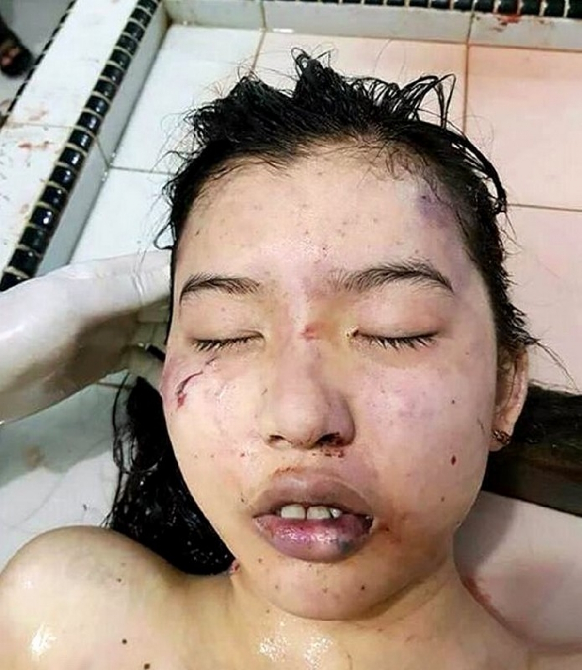 【サイコパス】インドネシアの21歳女子大生、殺された挙句綺麗に梱包され放置される・・・・・(画像)・16枚目