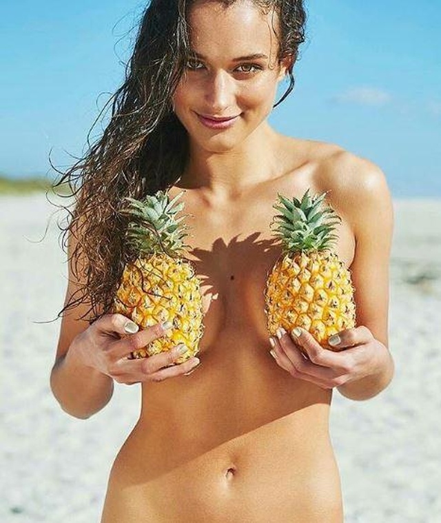 【トレンド】今海外の若いインスタ女性に流行してる“pineapple breast”、さっぱり意味わからん・・・・・(画像)・11枚目