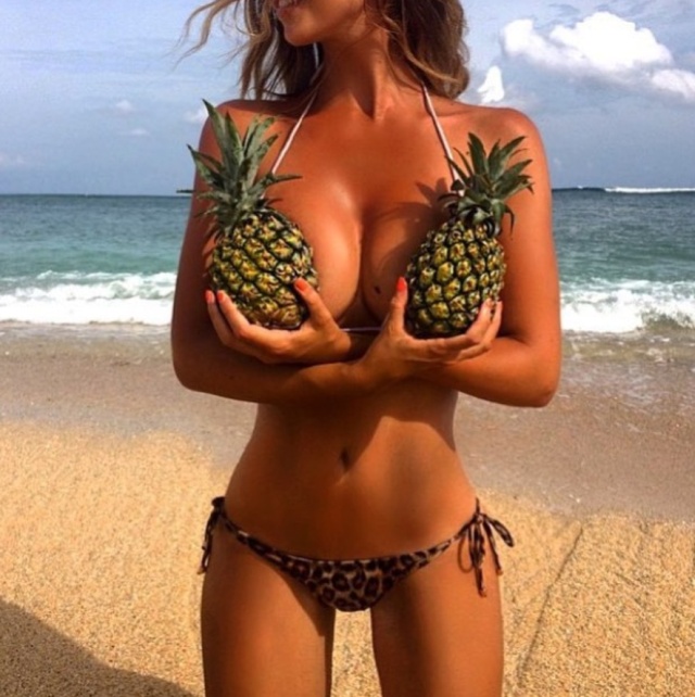 【トレンド】今海外の若いインスタ女性に流行してる“pineapple breast”、さっぱり意味わからん・・・・・(画像)・12枚目