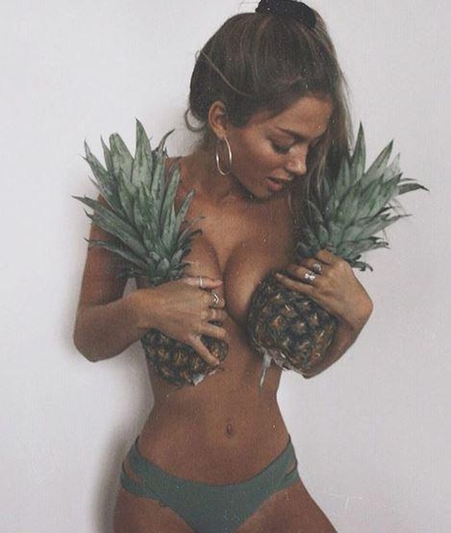 【トレンド】今海外の若いインスタ女性に流行してる“pineapple breast”、さっぱり意味わからん・・・・・(画像)・14枚目