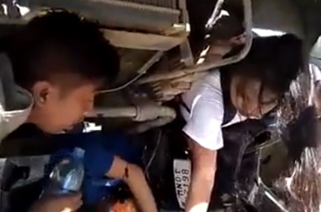 【ミラクル】大事故でトラックの下敷きになった女性二人、懸命の救助で無事生還！！(動画)・1枚目