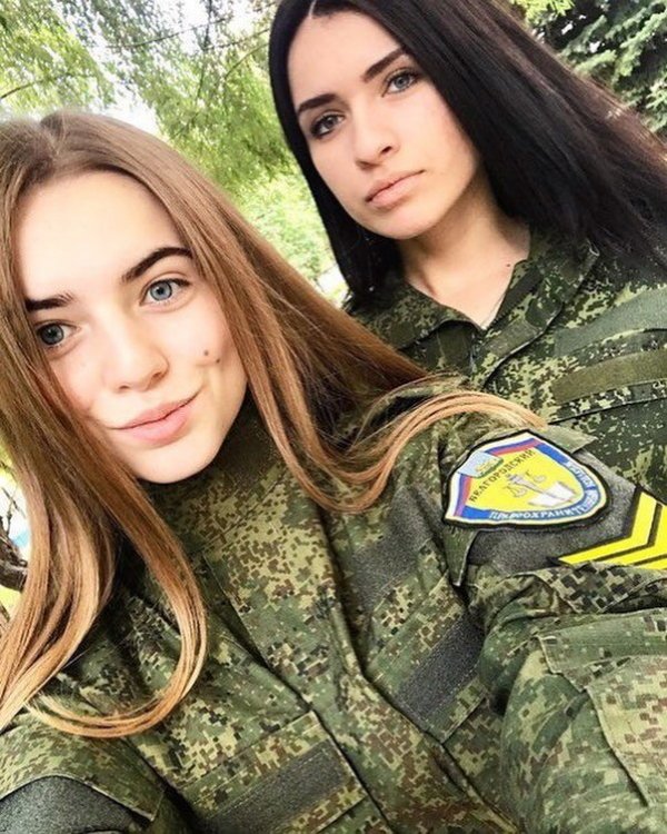 【驚愕】世界最高峰の美人度を誇るロシア軍の女兵士、自衛隊クッソ雑魚すぎて比較にすらならない・・・・(画像)・2枚目