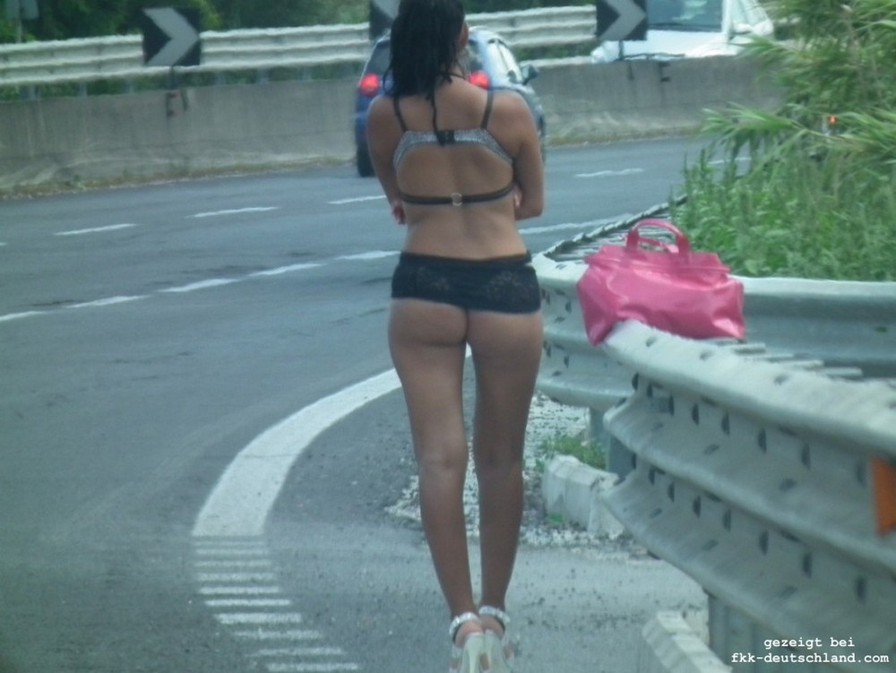 【売春婦】ストリートで稼ぐ海外の路上売春婦、ヤリたいけどリスク高過ぎだろ・・・・・(画像)・8枚目