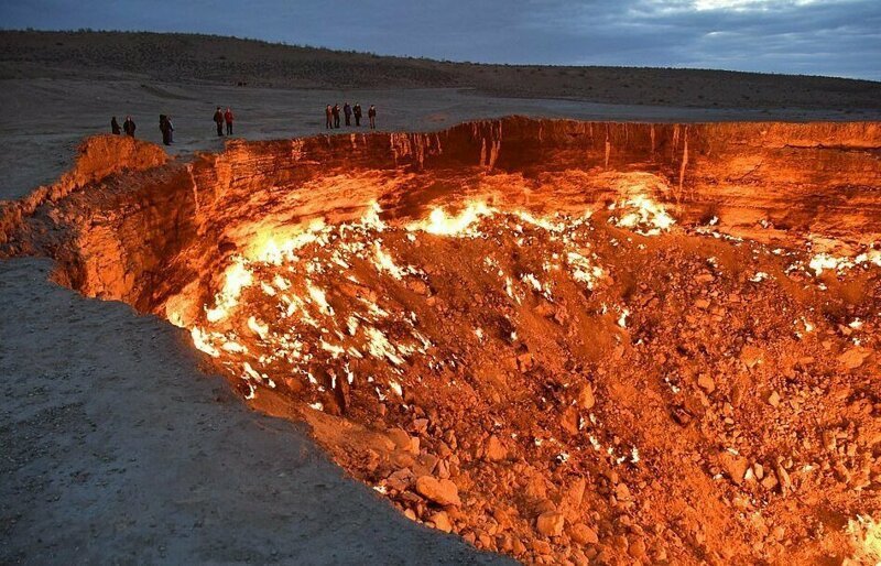 【神秘的】ドローンで撮影されたトルクメニスタンのガスクレーター“地獄門”、ただただ凄過ぎる・・・・・(画像、動画)・4枚目