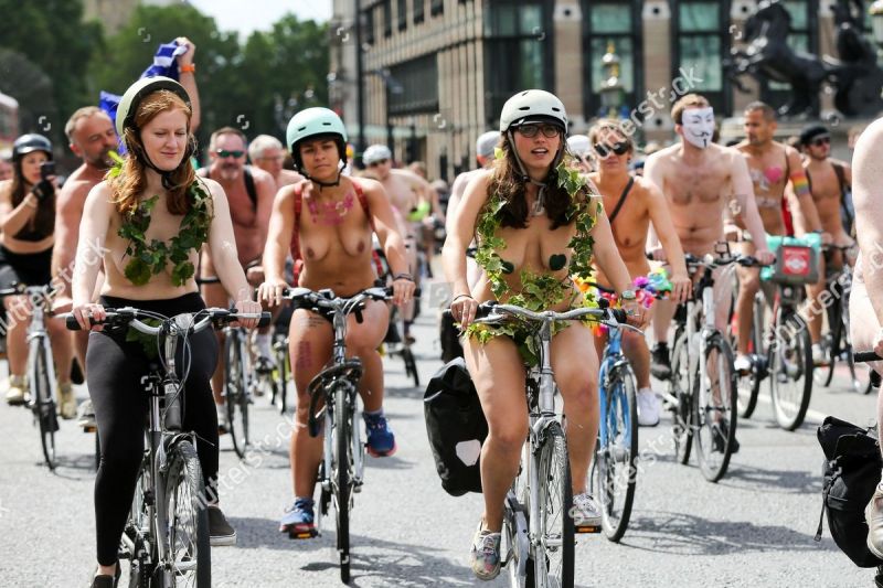 【裸族の祭典】ロンドンで毎年開催される“世界全裸自転車ライド”、垂れ乳ばかりだけど超エロい！！(画像)・6枚目