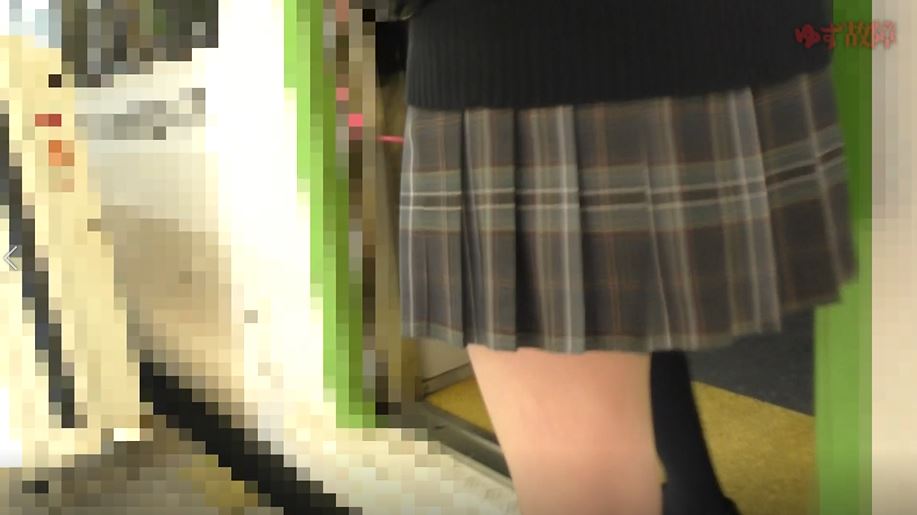 【動画】日本の電車内がどれだけ危険かわかる痴漢映像。。・13枚目