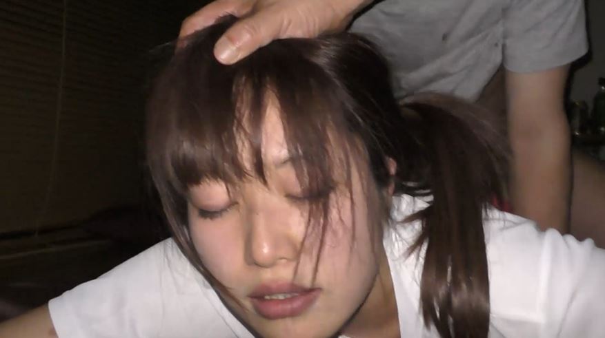 【動画】日本のJDさん、泥酔させられレイプされてしまう。・31枚目